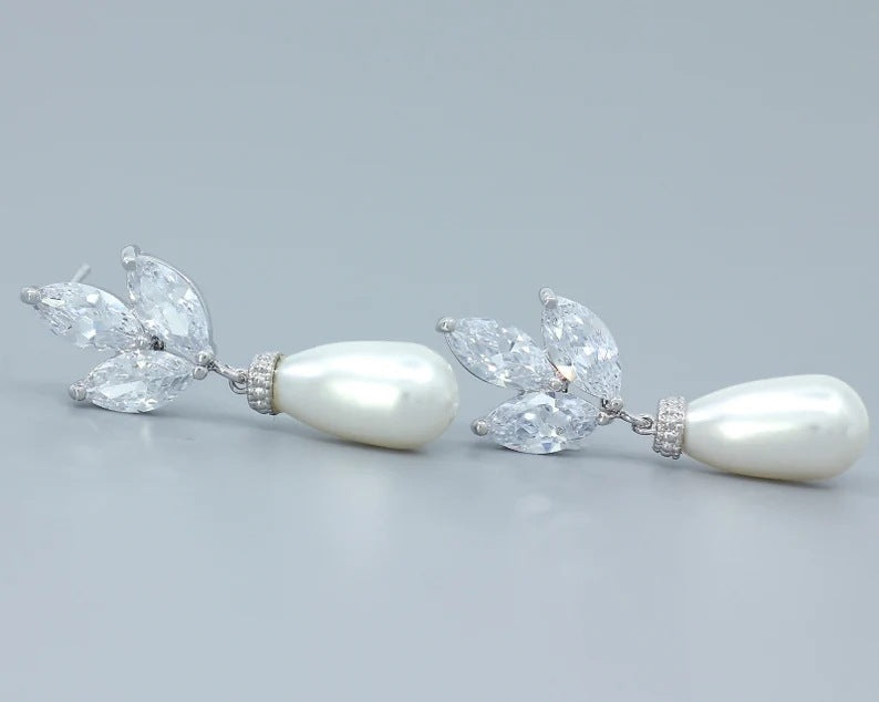 Romantic Pearl Earring for Special Moments