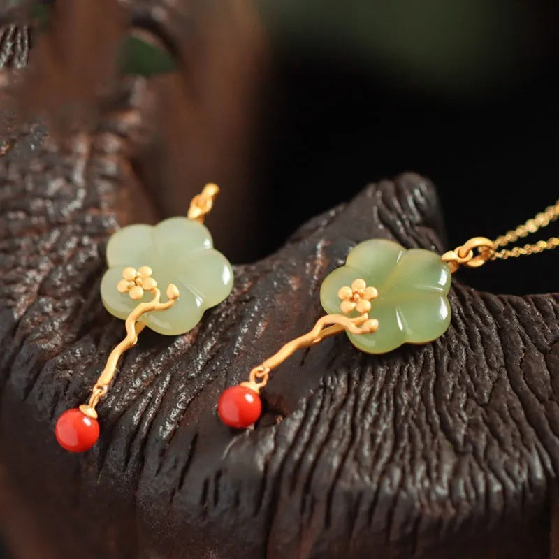 Beautiful Gold Necklace with Unique Style