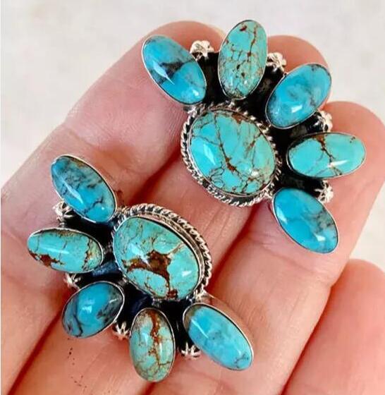 Charming Earring for Any Occasion