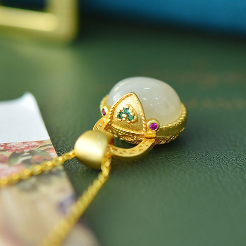 Romantic Silver Necklace for Special Moments