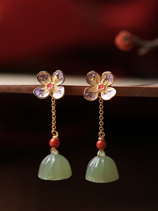 Charming Silver Earring for Any Occasion