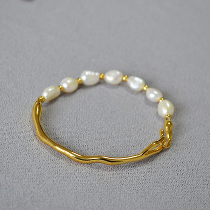 Romantic Gold Bracelet for Special Moments