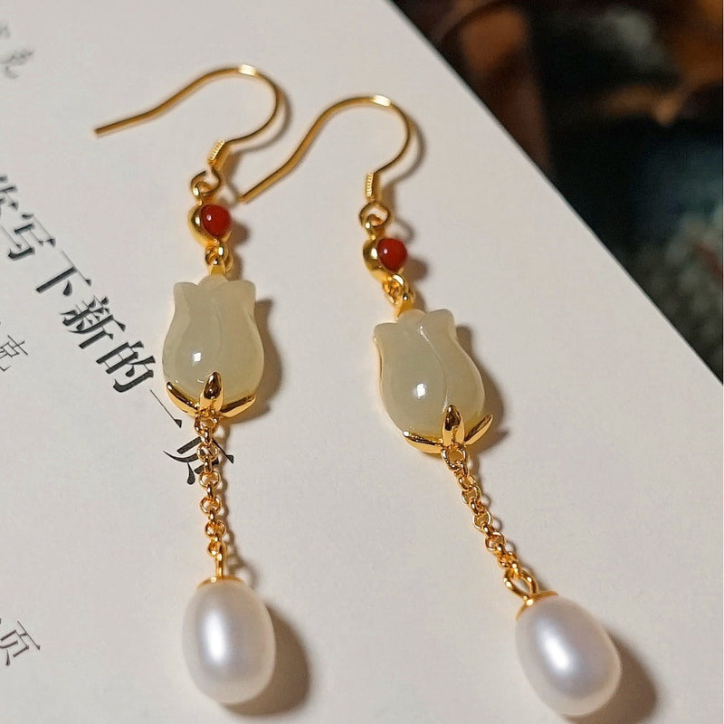 Romantic Gold Earring for Special Moments