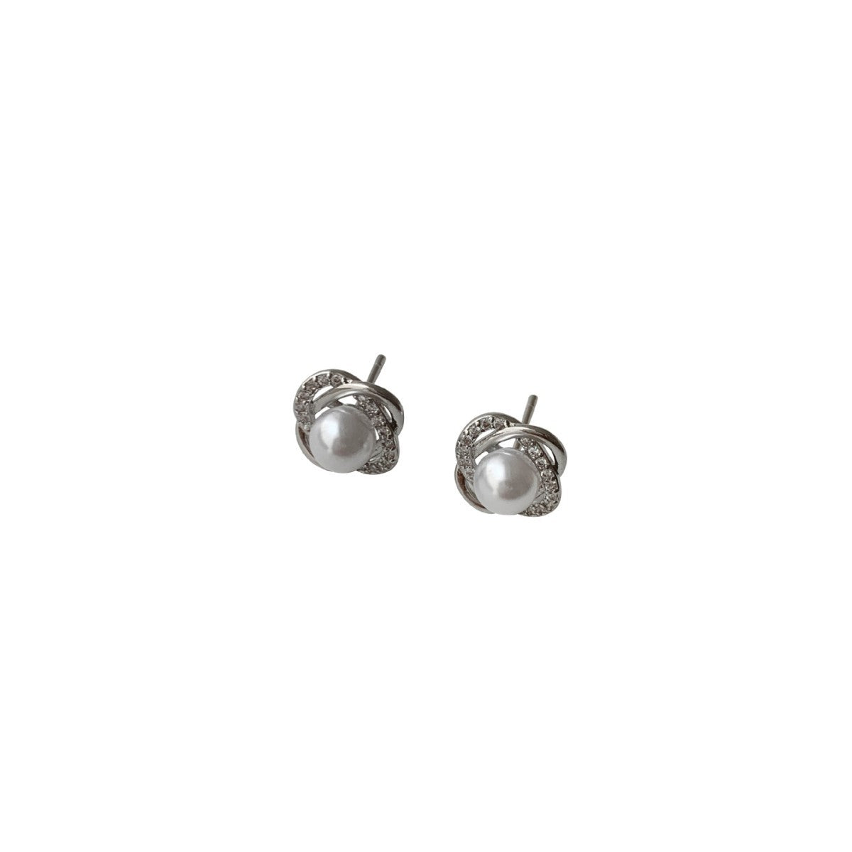 Classic Pearl Earring with Timeless Appeal