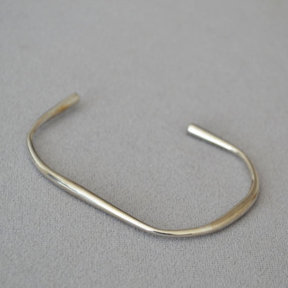 Romantic Gold Bracelet for Special Moments