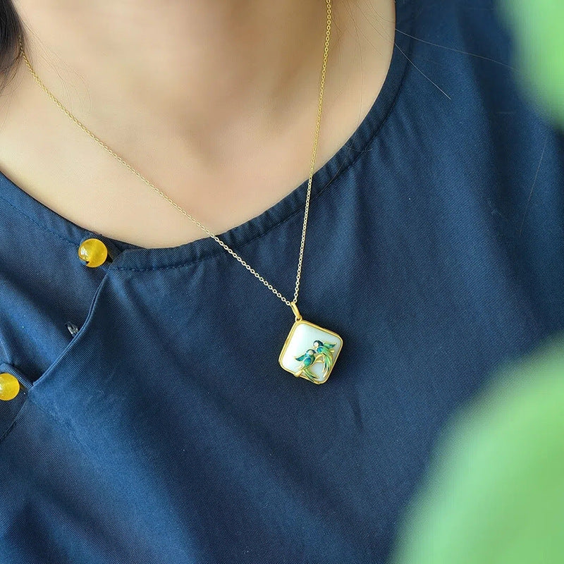 Classic Silver Necklace with Timeless Appeal
