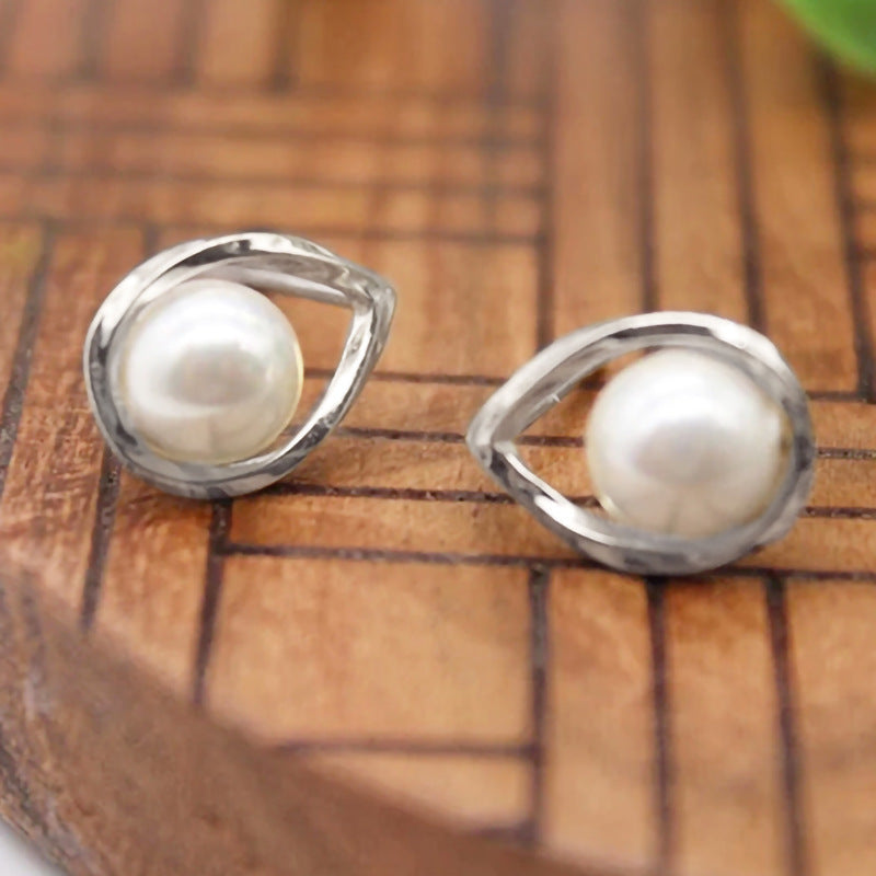 Charming Pearl Earring for Any Occasion