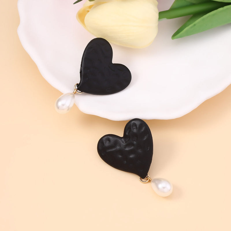 Classic Pearl Earring with Timeless Appeal