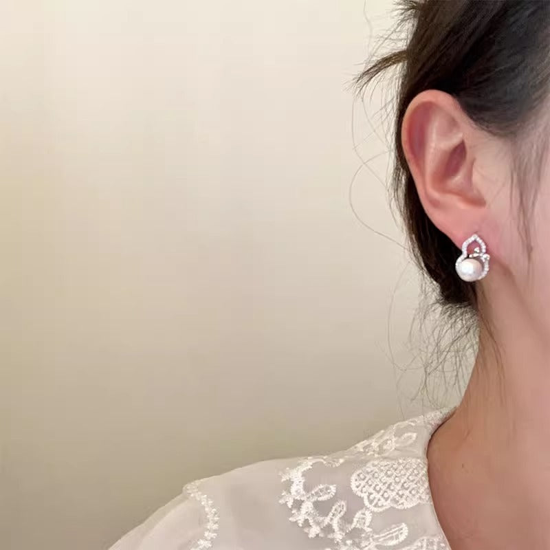 Classic Pearl Earring with Timeless Appeal