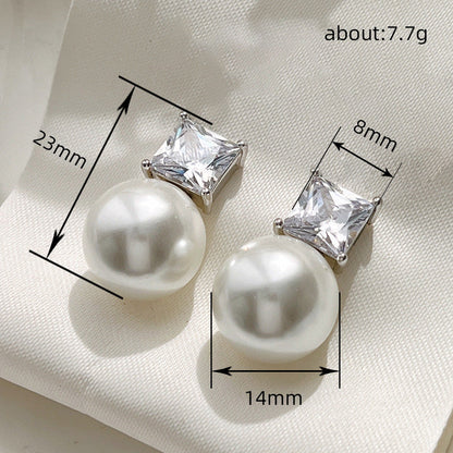 Charming Pearl Earring for Any Occasion