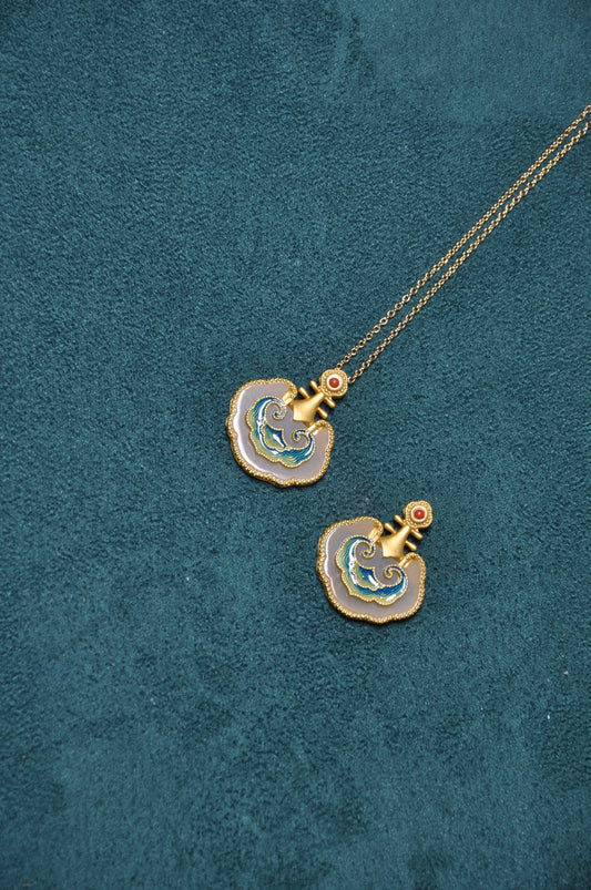 Classic Gold Necklace with Timeless Appeal