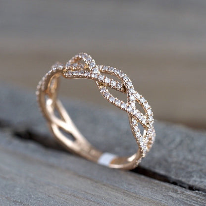 Classic Gold Ring with Timeless Appeal