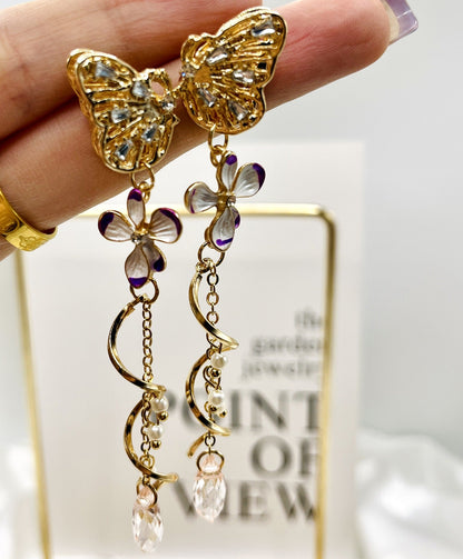 Beautiful Gold Earring with Unique Style