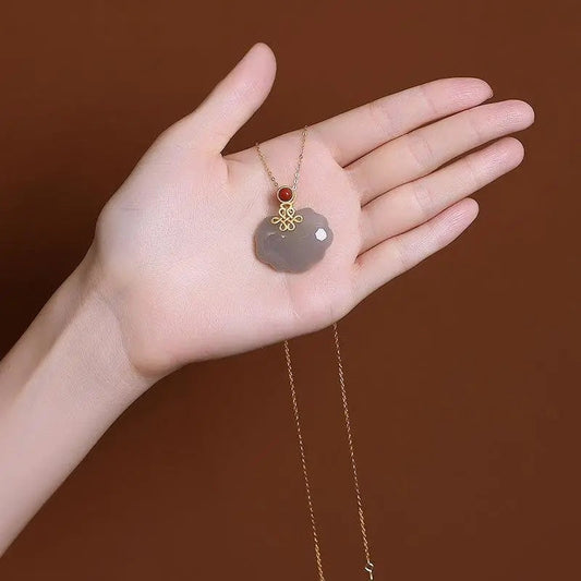 Classic Gold Pendant with Timeless Appeal