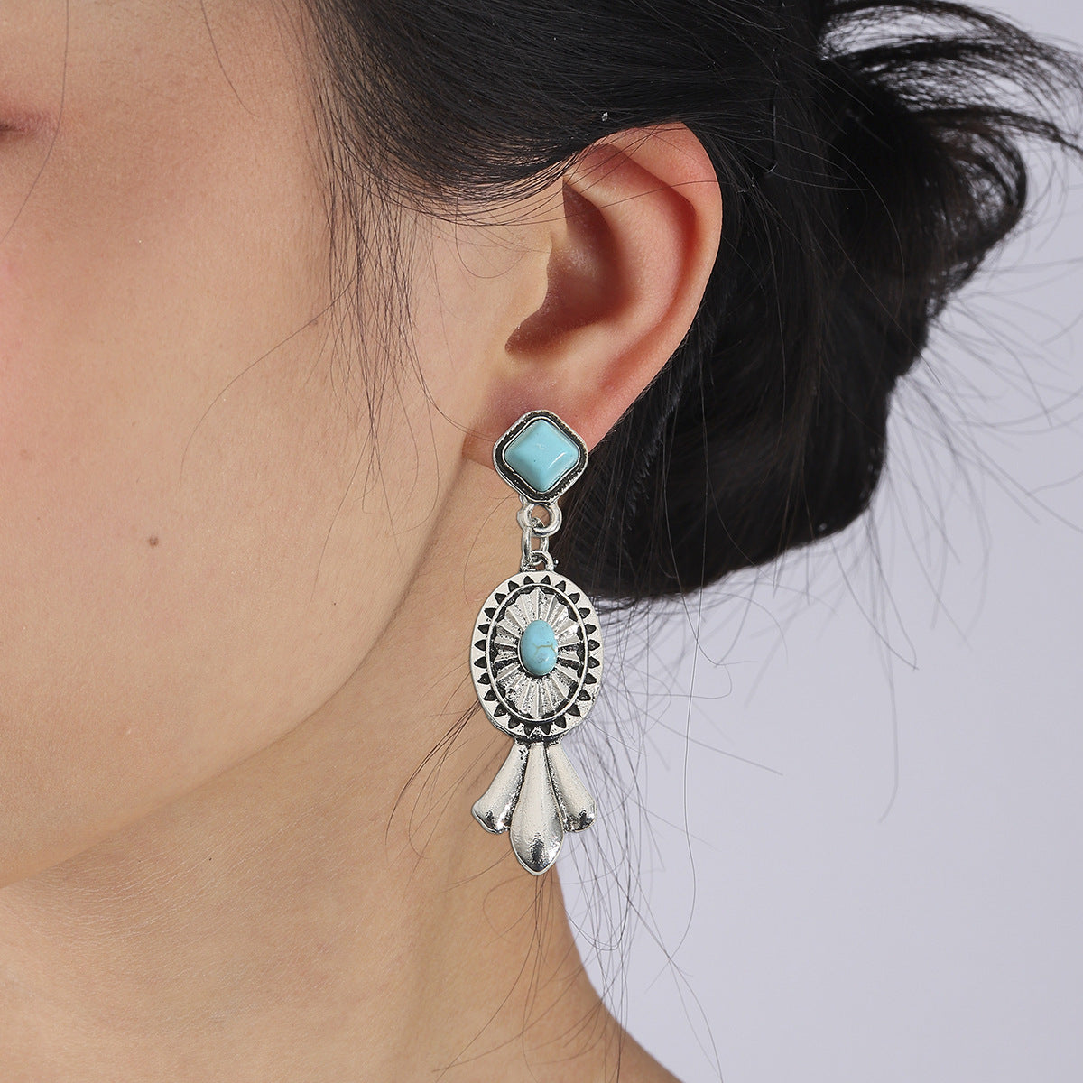 Charming Earring for Any Occasion