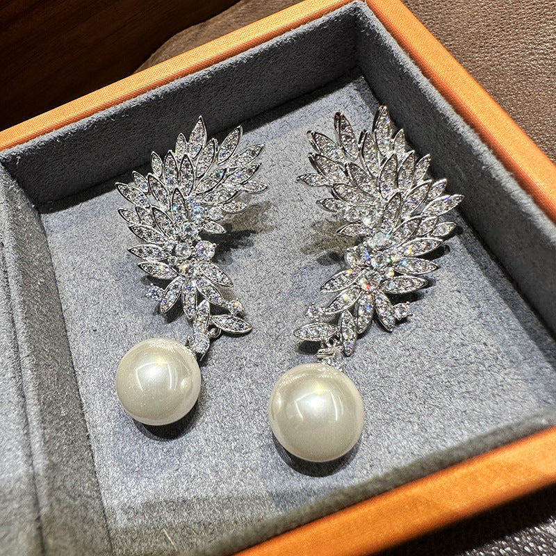 Romantic Pearl Earring for Special Moments
