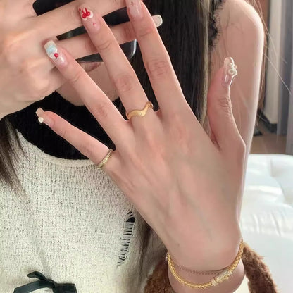Classic Gold Ring with Timeless Appeal