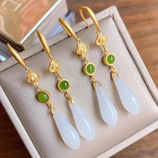 Charming Silver Earring for Any Occasion