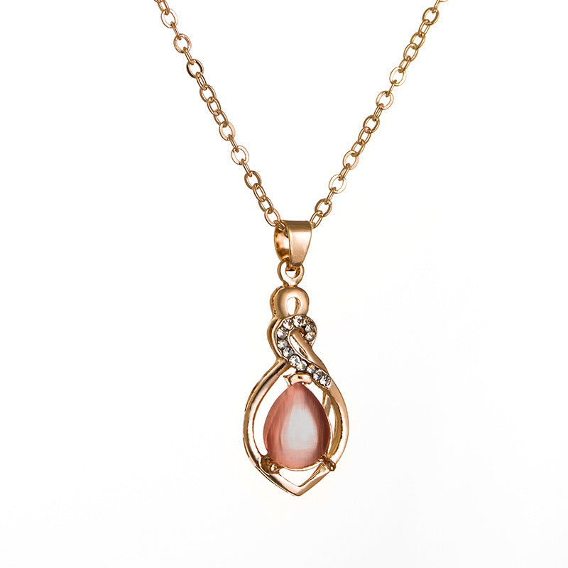 Classic Gold Necklace with Timeless Appeal