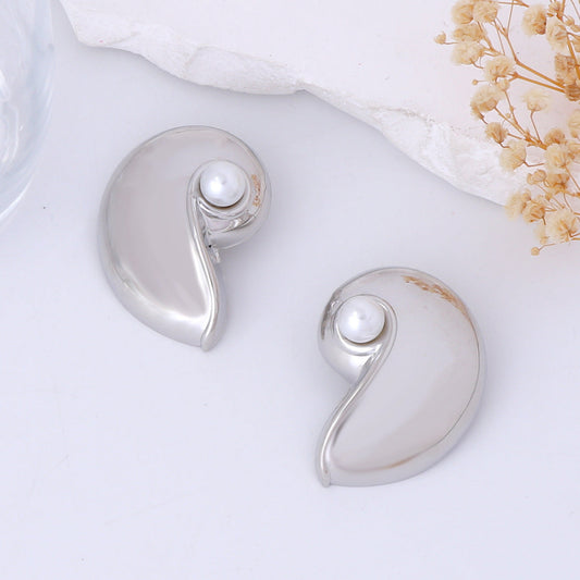 Stunning Pearl Earring for Daily Wear