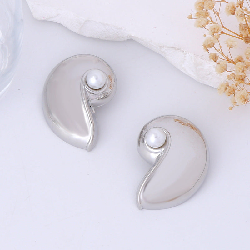 Stunning Pearl Earring for Daily Wear
