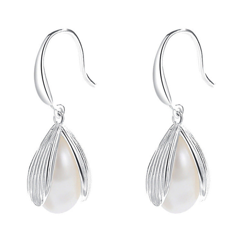 Romantic Pearl Earring for Special Moments