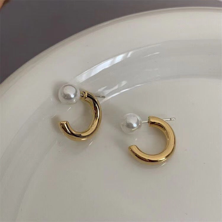 Beautiful Pearl Earring with Unique Style