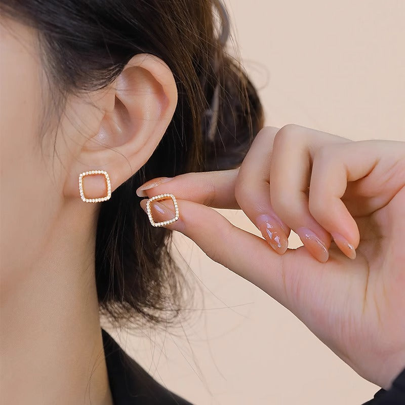Charming Earring for Any Occasion