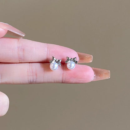 Classic Pearl Earring with Timeless Appeal