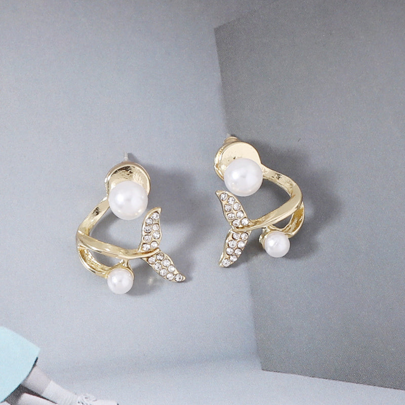 Beautiful Gold Earring with Unique Style