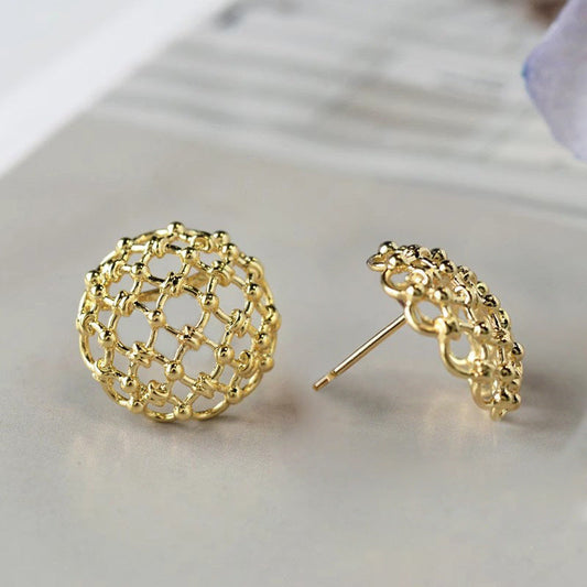 Charming Gold Earring for Any Occasion