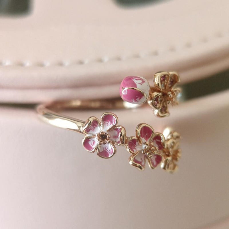 Romantic Gold Ring for Special Moments