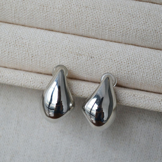 Romantic Gold Earring for Special Moments