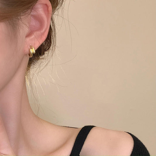 Charming Gold Earring for Any Occasion