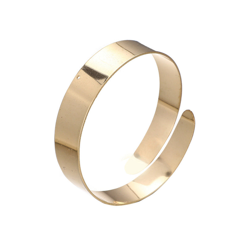 Classic Gold Bracelet with Timeless Appeal
