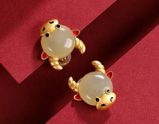 Charming Silver Earring for Any Occasion