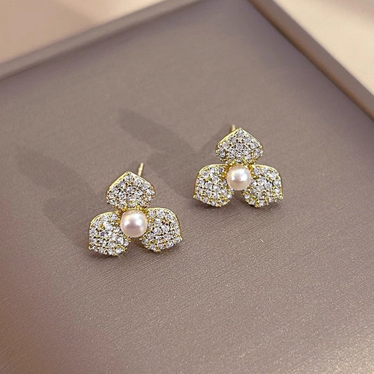 Romantic Pearl Earring for Special Moments