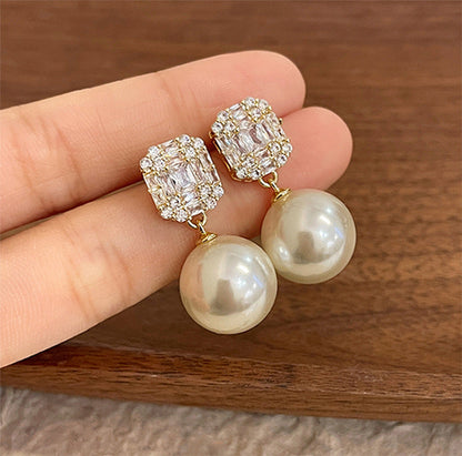 Stunning Pearl Earring for Daily Wear