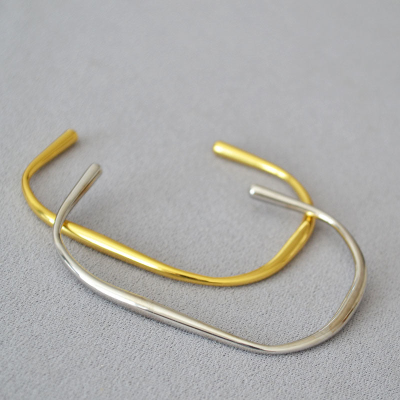 Romantic Gold Bracelet for Special Moments