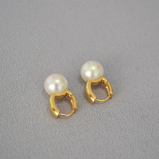 Beautiful Gold Earring with Unique Style