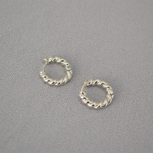 Charming Gold Earring for Any Occasion