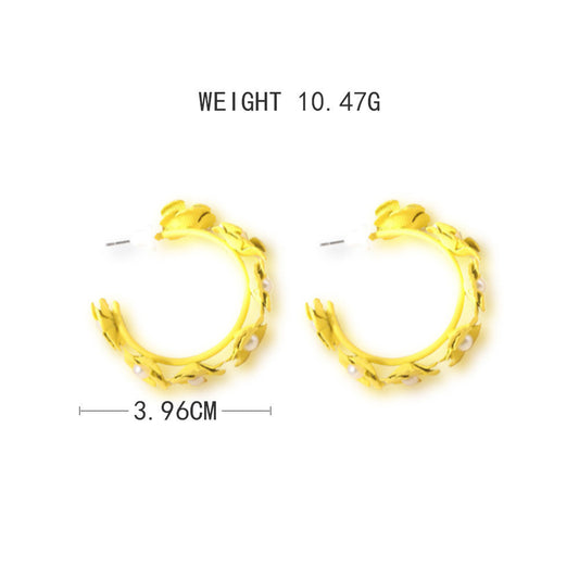 Classic Pearl Earring with Timeless Appeal