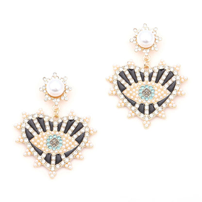 Classic Pearl Piece with Timeless Appeal