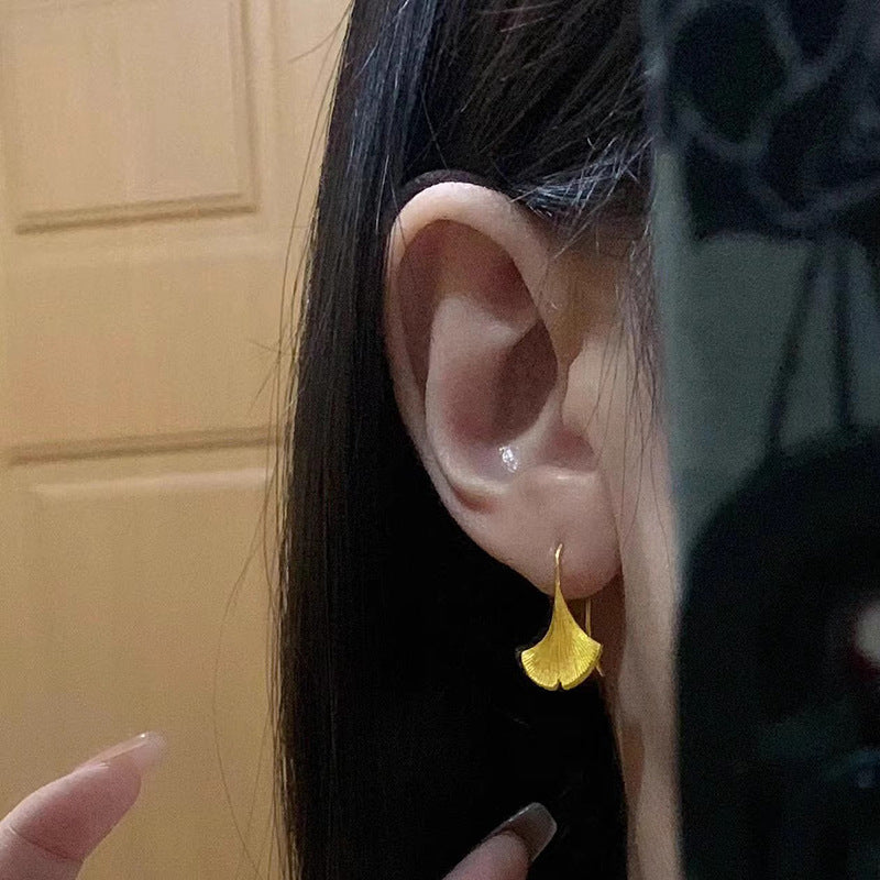 Classic Gold Earring with Timeless Appeal