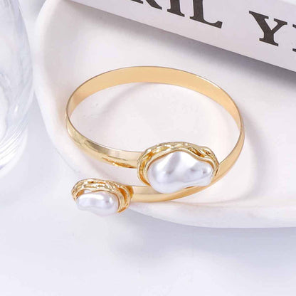 Classic Pearl Bracelet with Timeless Appeal