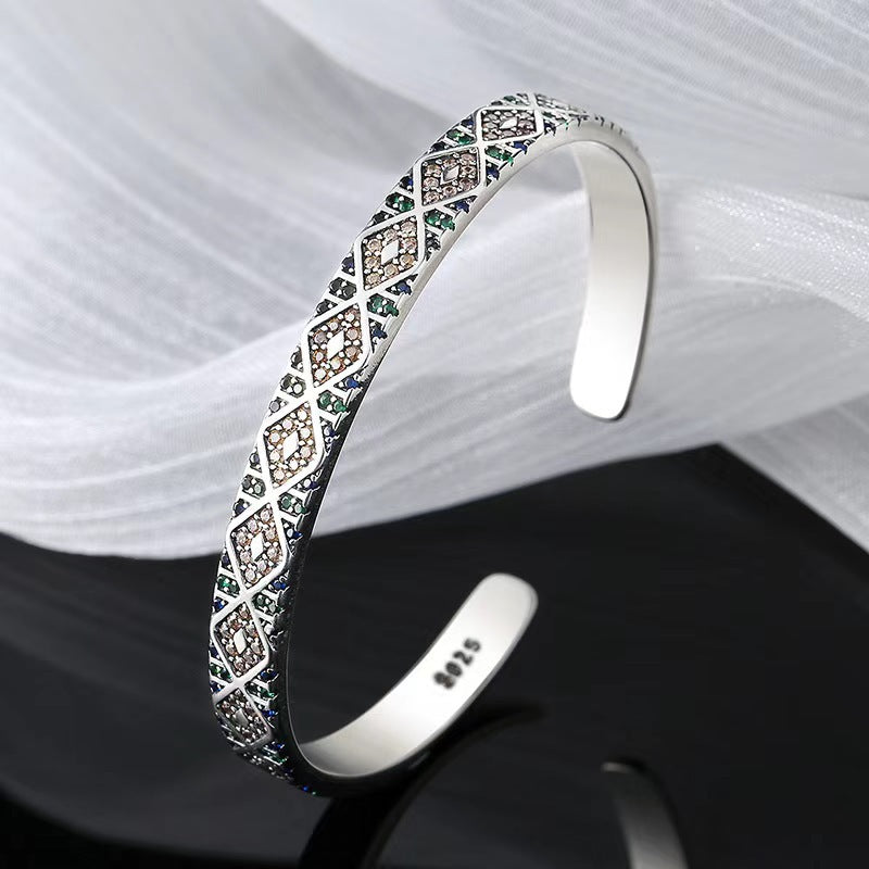 Beautiful Bracelet with Unique Style