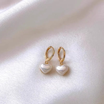 Classic Pearl Earring with Timeless Appeal