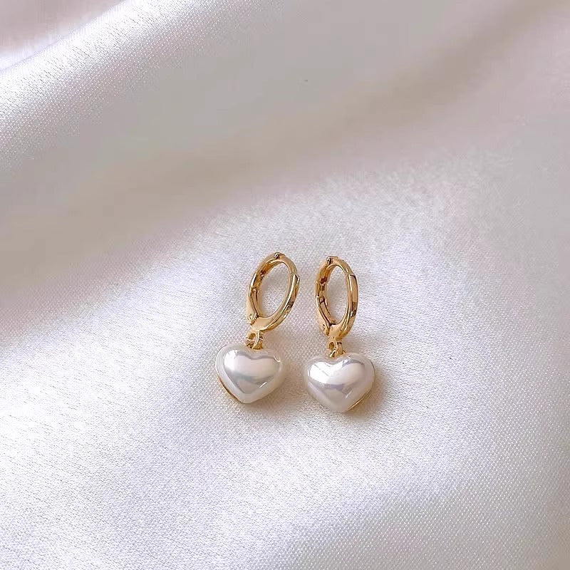 Classic Pearl Earring with Timeless Appeal