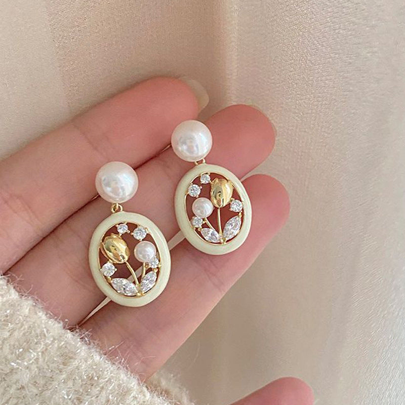 Romantic Pearl Earring for Special Moments