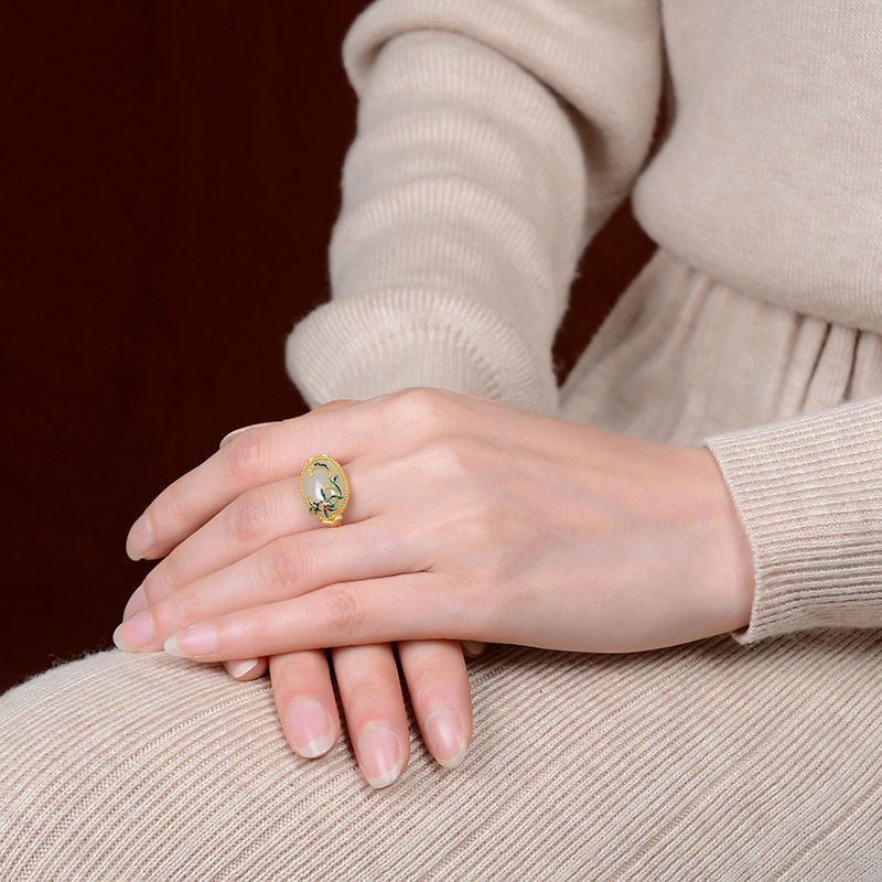 Classic Gold Ring with Timeless Appeal